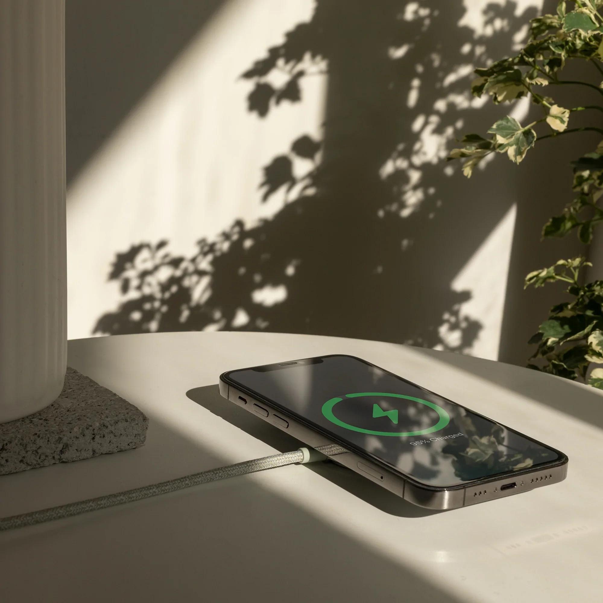 Snap Magnetic Wireless Charger - Image 13